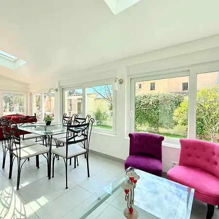 Provencale Avec Piscine Et Sauna *
